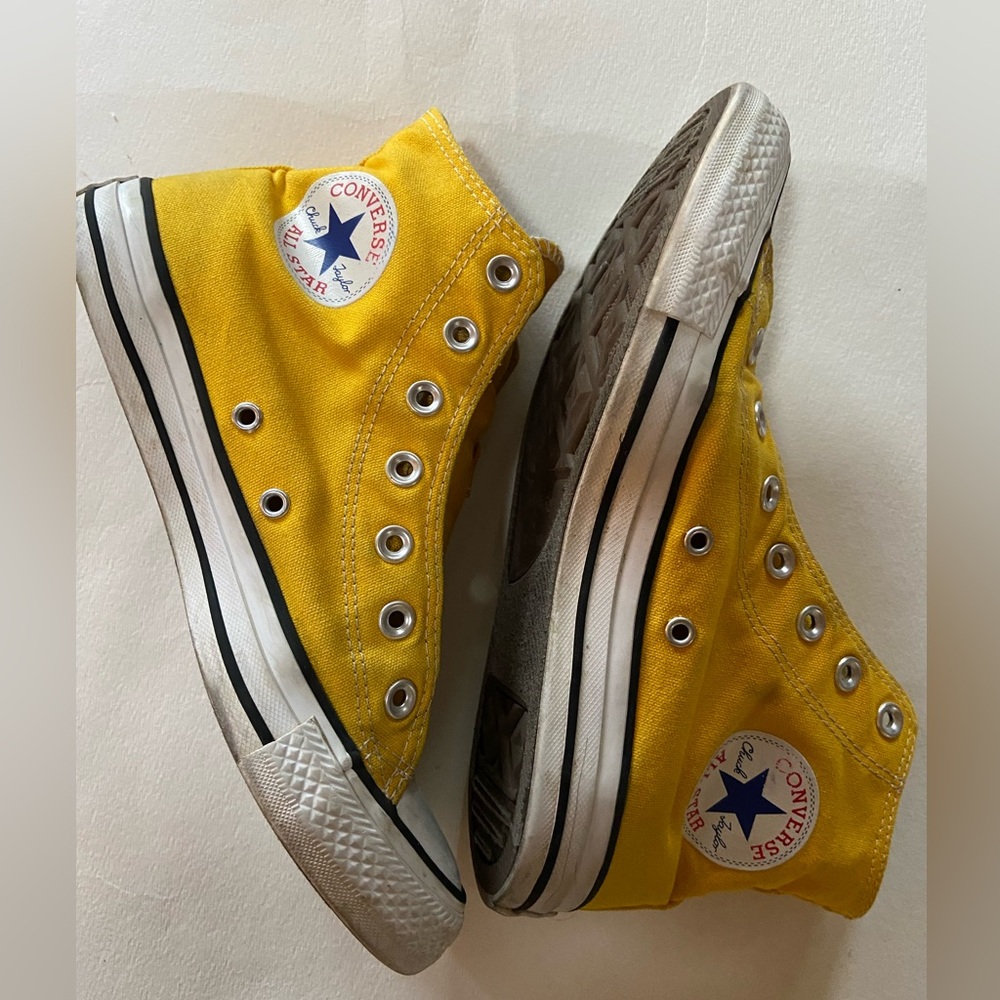 Women’s size 8 Converse All Stars High Tops in Yellow, no shoe strings